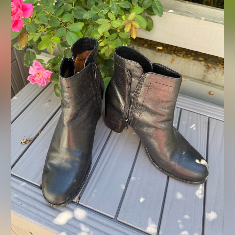 EUC Frye Addie Double Zip Black Leather Ankle Booties - Picture 5 of 12